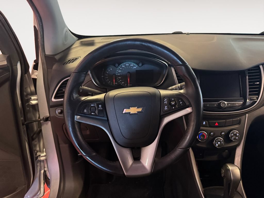 Used 2022 Chevrolet Trax LT w/ Driver Confidence Package AWD/4WD image 12
