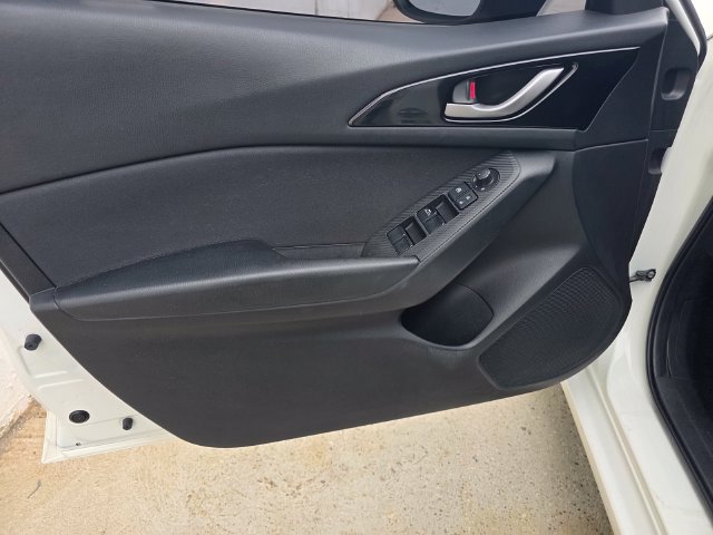 Used 2016 MAZDA MAZDA3 i Sport FWD image 8