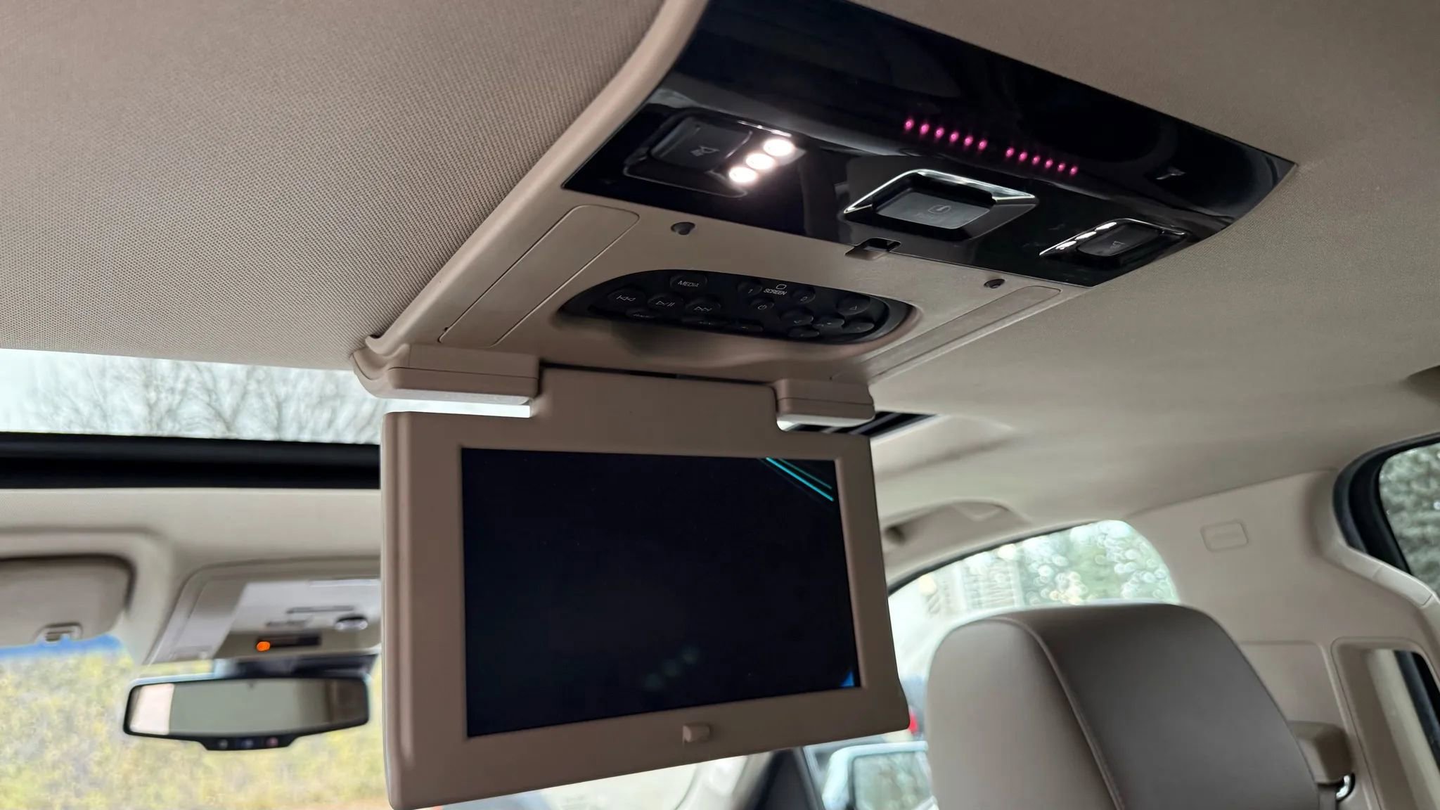 Used 2015 Chevrolet Suburban LTZ image 25