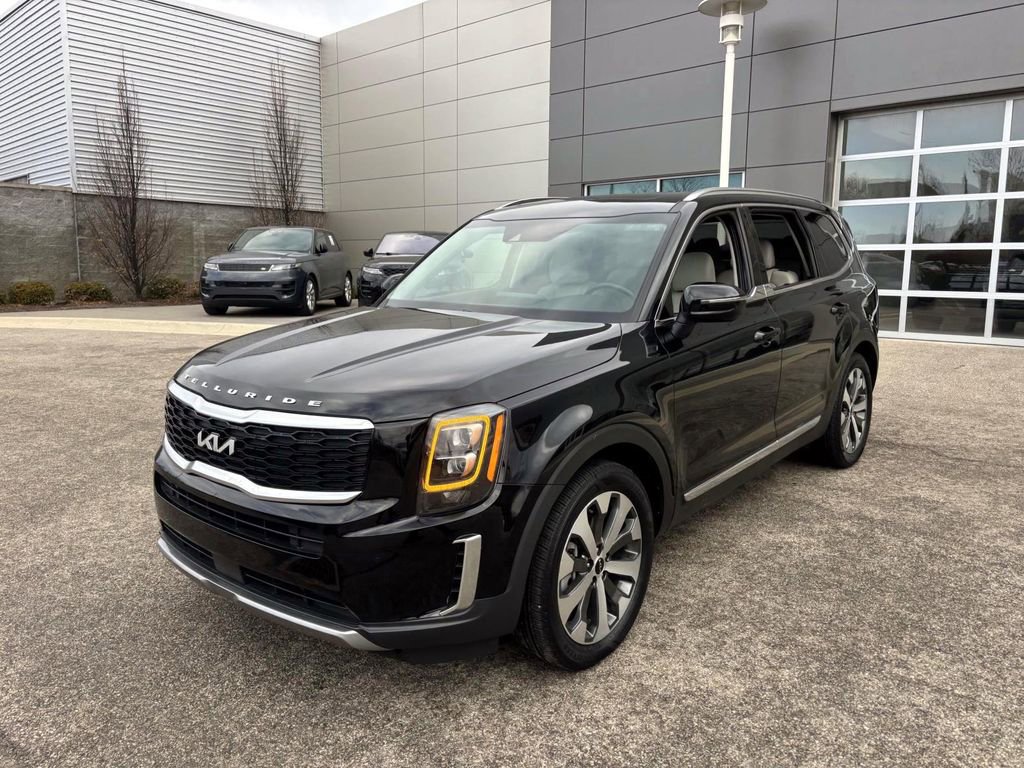 Used 2022 Kia Telluride EX w/ EX Premium Package image 3