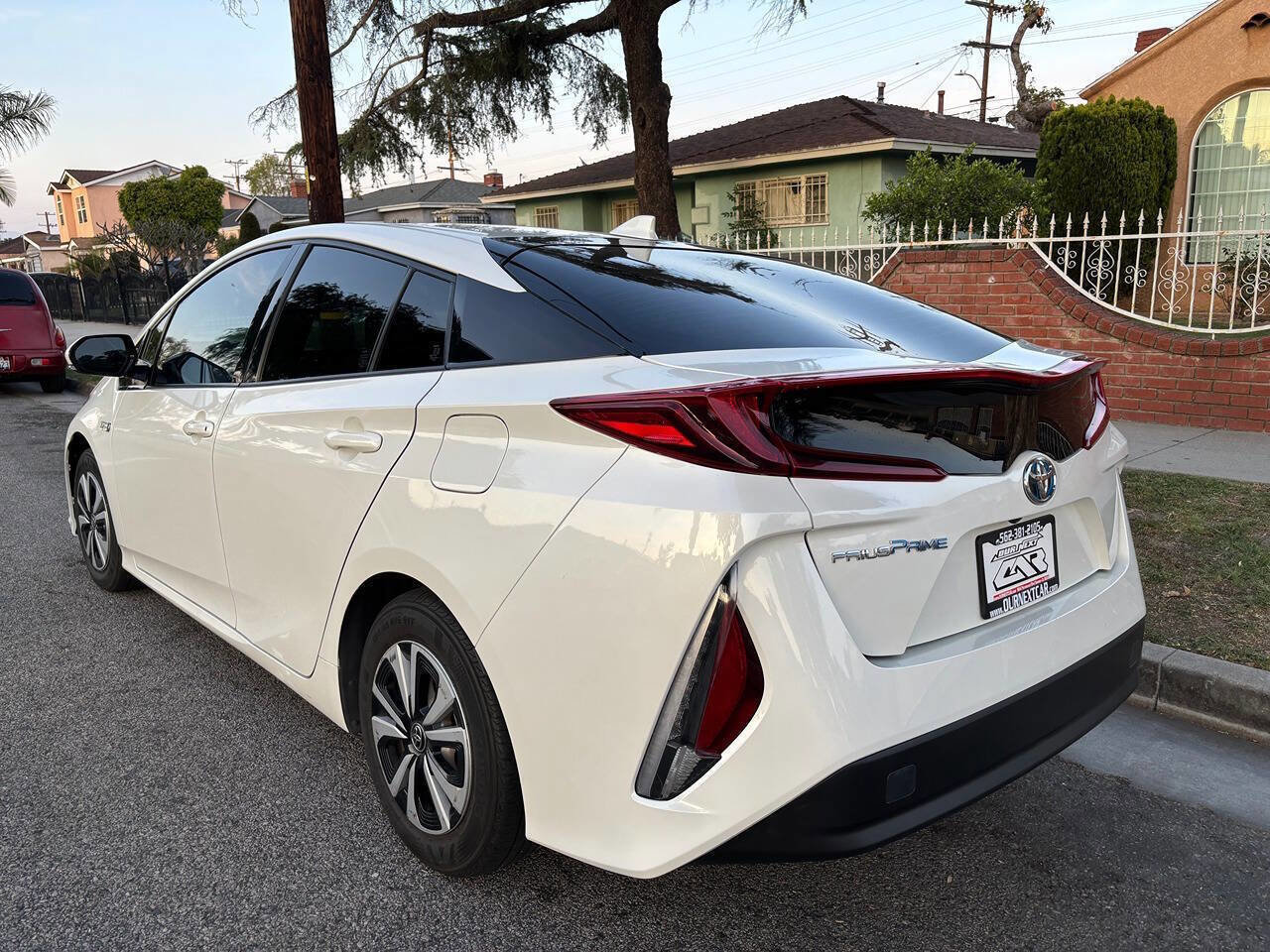 Used 2018 Toyota Prius Prime Premium image 8