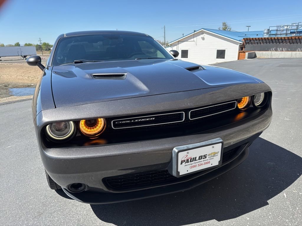 Used 2016 Dodge Challenger SXT w/ Sound Group RWD image 3