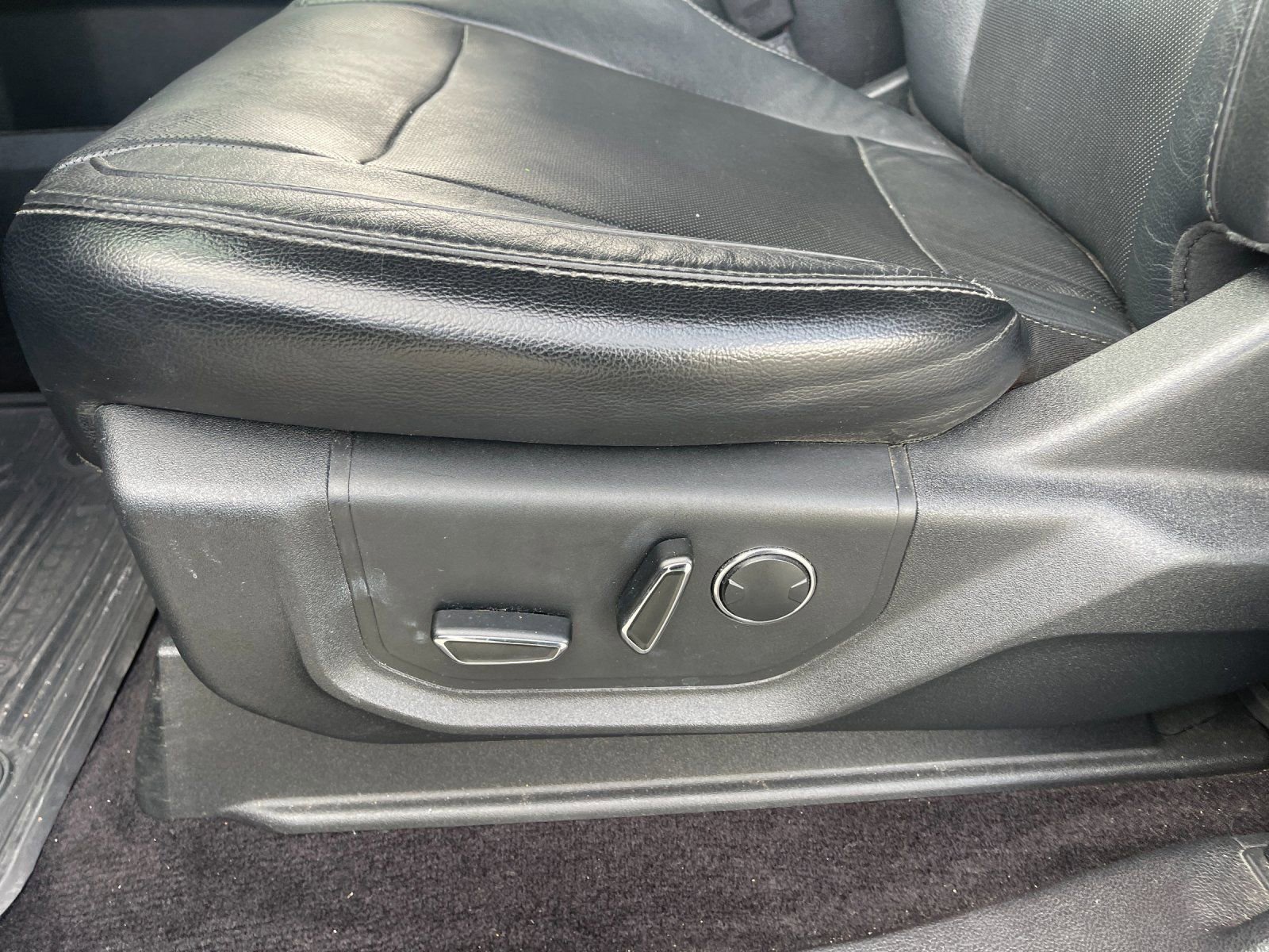 Used 2015 Ford F150 Lariat image 27