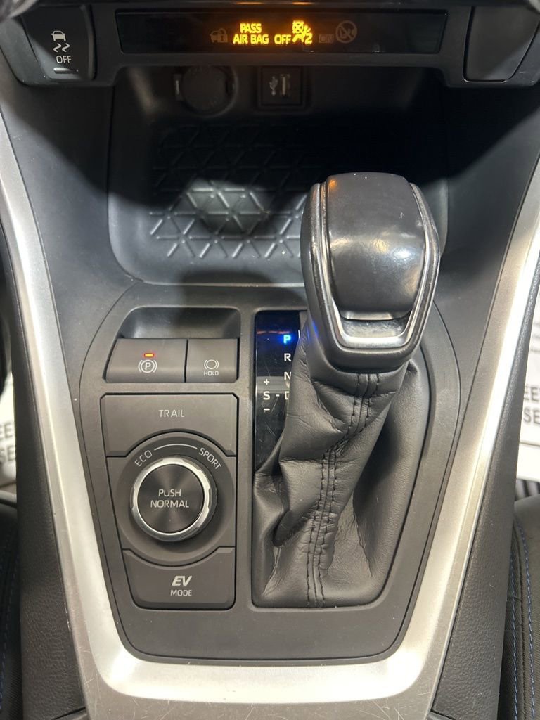 Used 2023 Toyota RAV4 SE image 32