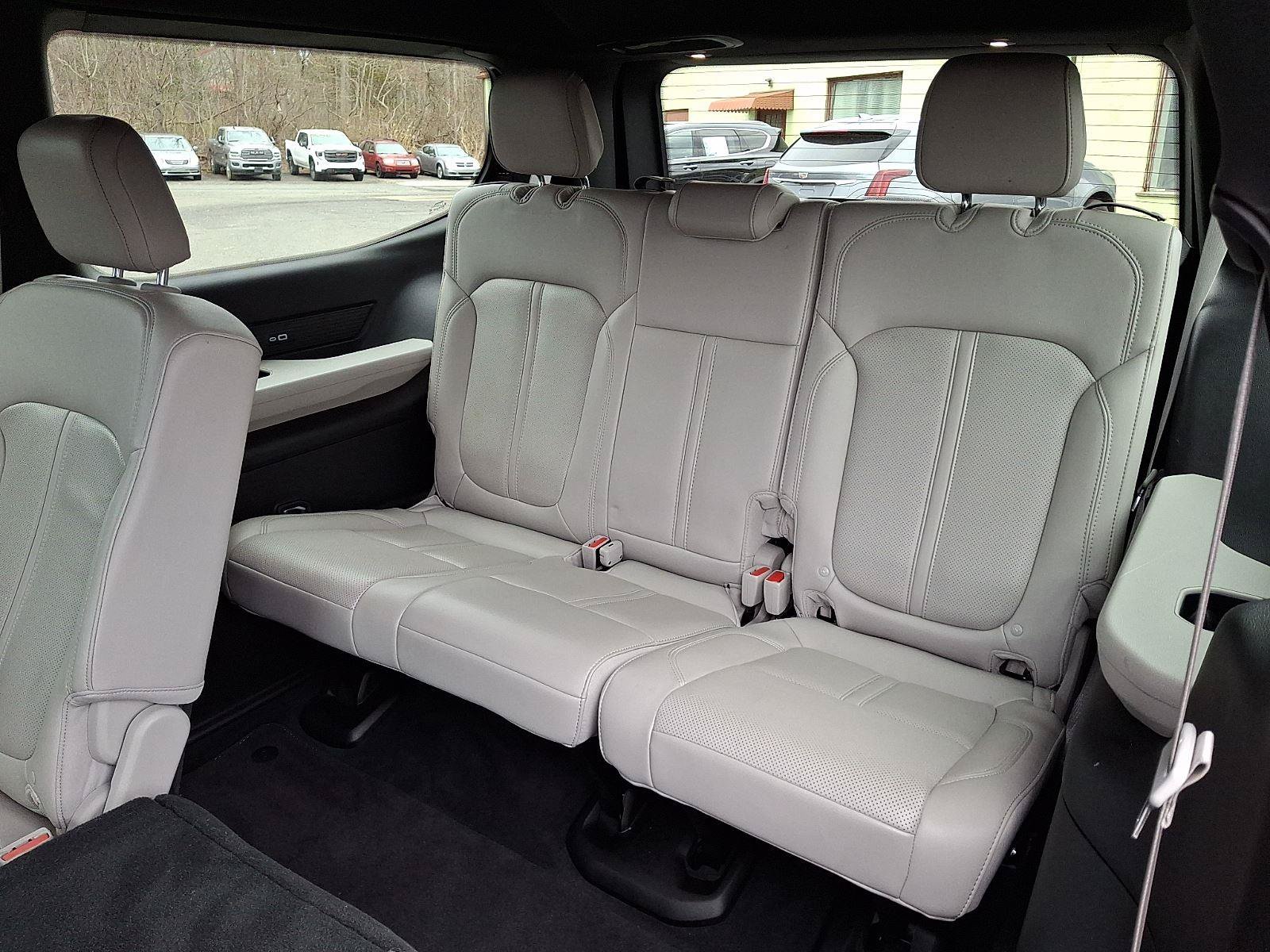 Certified 2025 Jeep Wagoneer 4WD image 12
