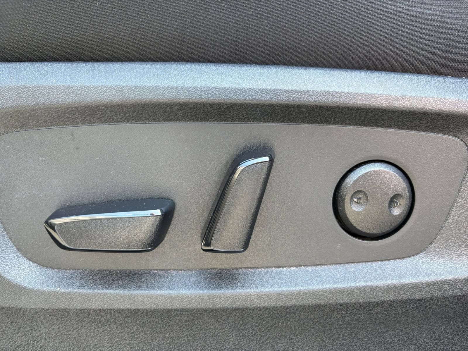Used 2025 Nissan Pathfinder SV AWD/4WD image 18