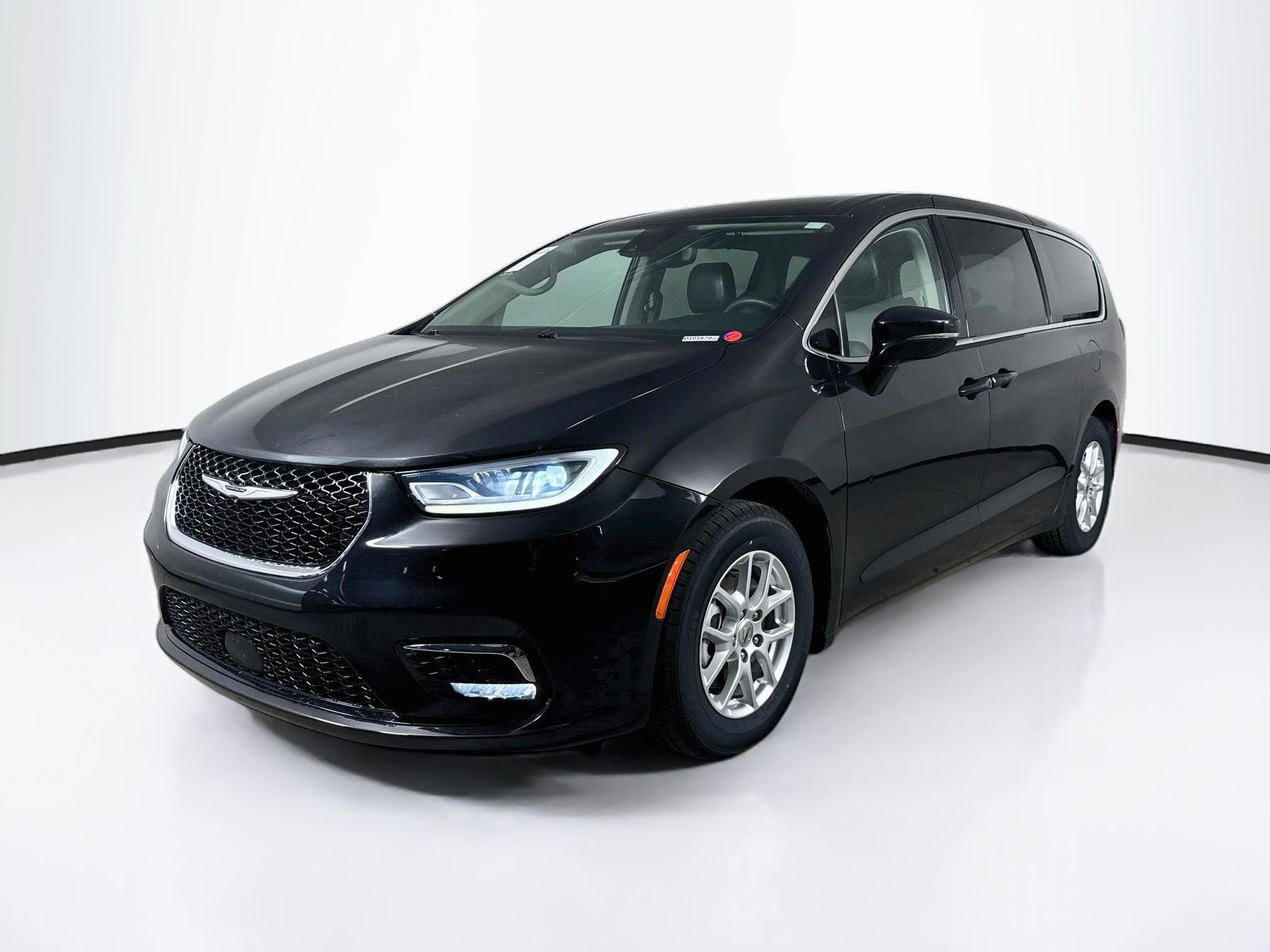 Used 2024 Chrysler Pacifica Touring-L FWD image 4