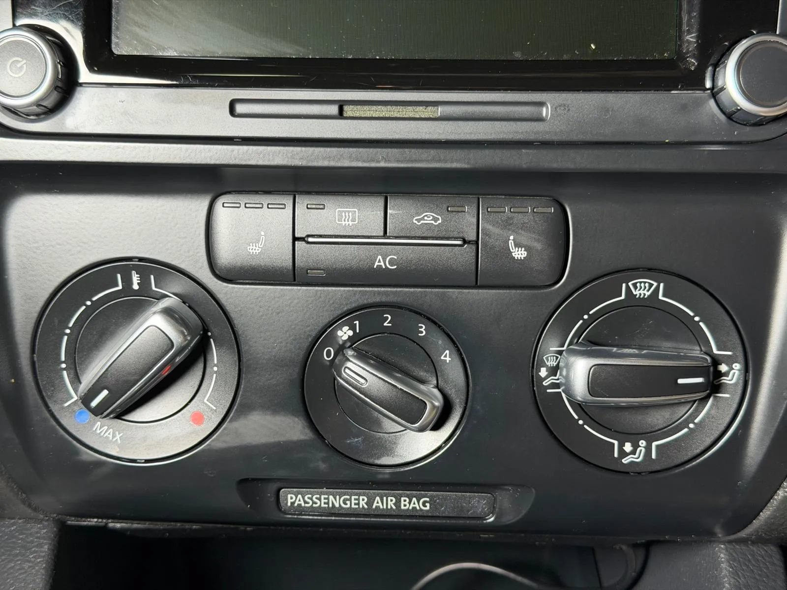 Used 2012 Volkswagen Jetta SE FWD image 32