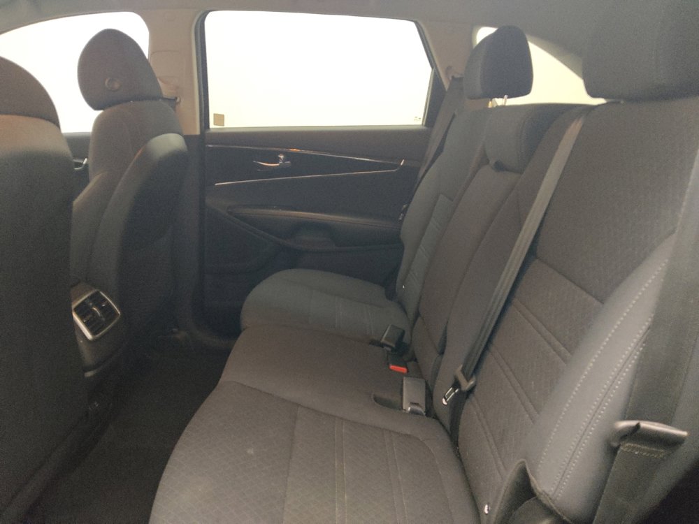 Used 2018 Kia Sorento L image 18