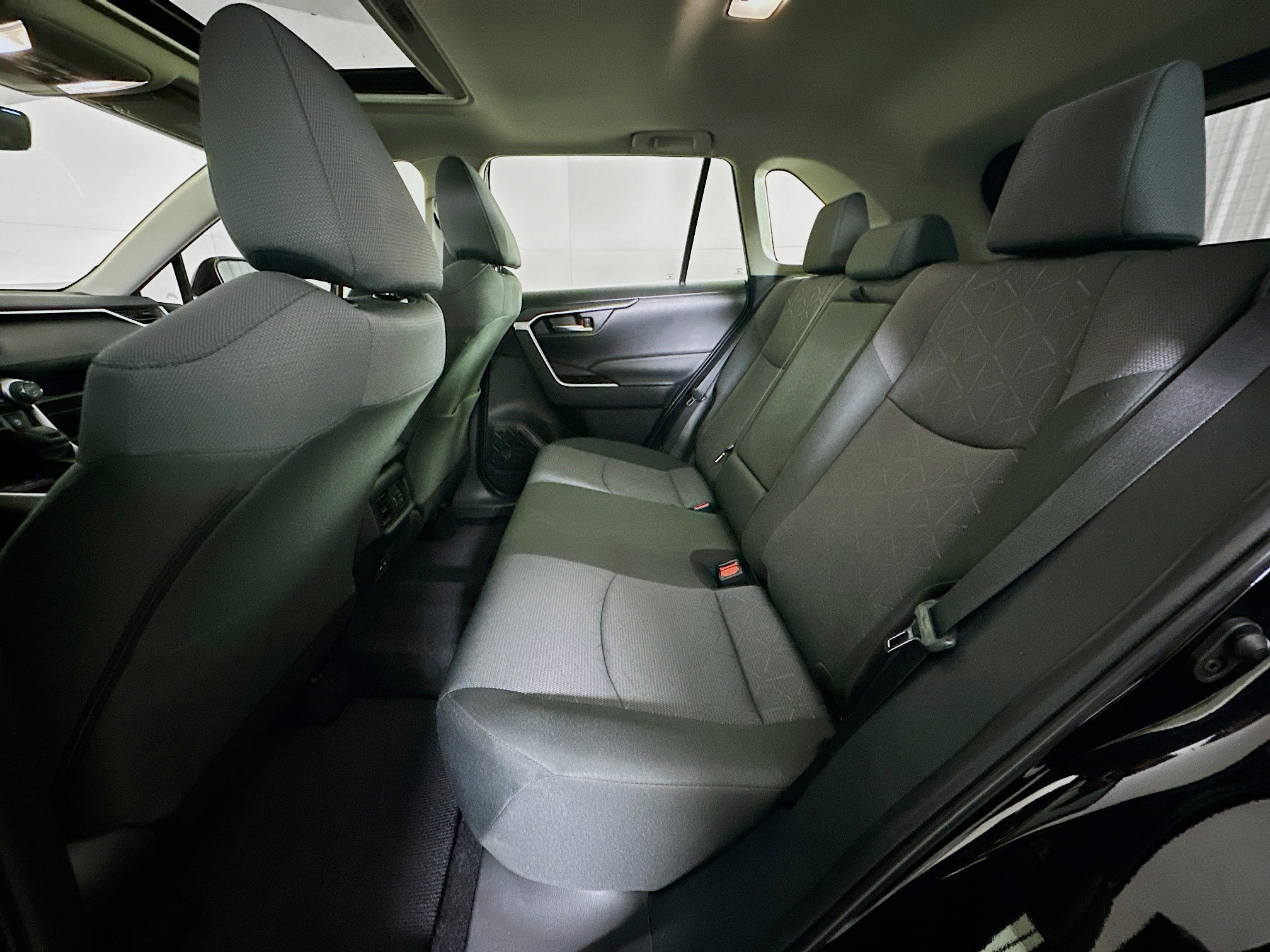 Used 2025 Toyota RAV4 XLE image 30