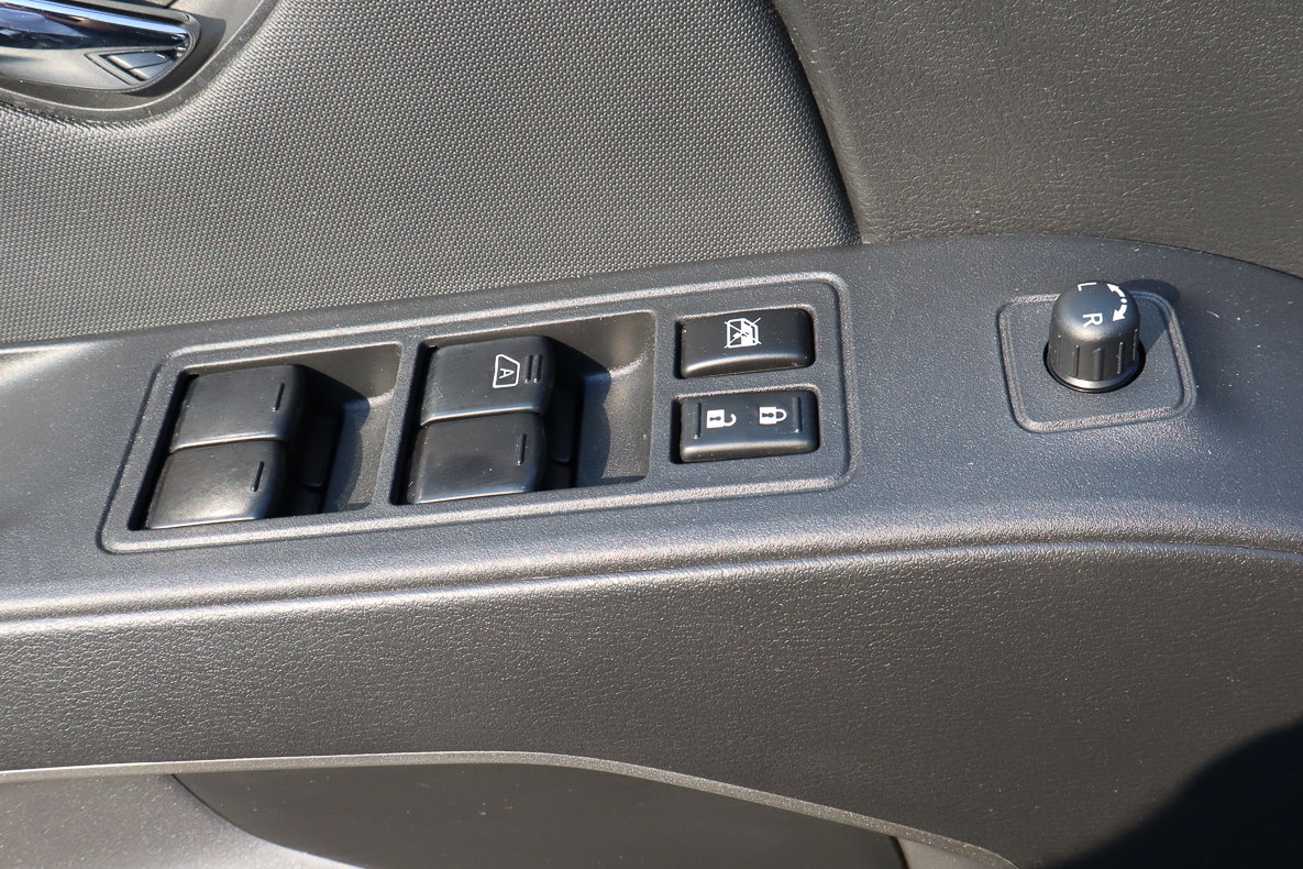 Used 2024 Nissan Frontier SV image 15