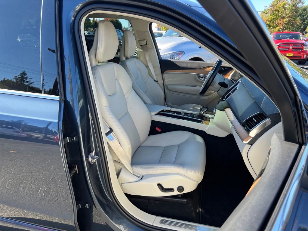 Used 2022 Volvo XC90 T6 Momentum w/ Advanced Package image 26