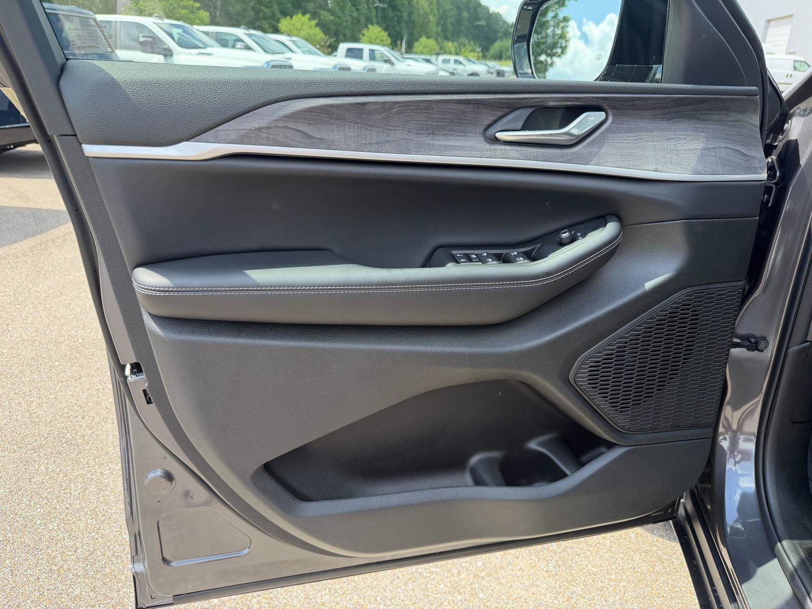 New 2026 Jeep Grand Cherokee Altitude RWD image 17