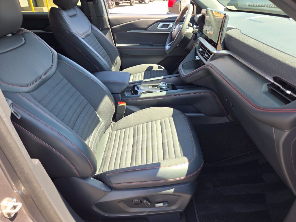 New 2026 Ford Explorer ST-Line w/ ST-Line Street Pack RWD image 16