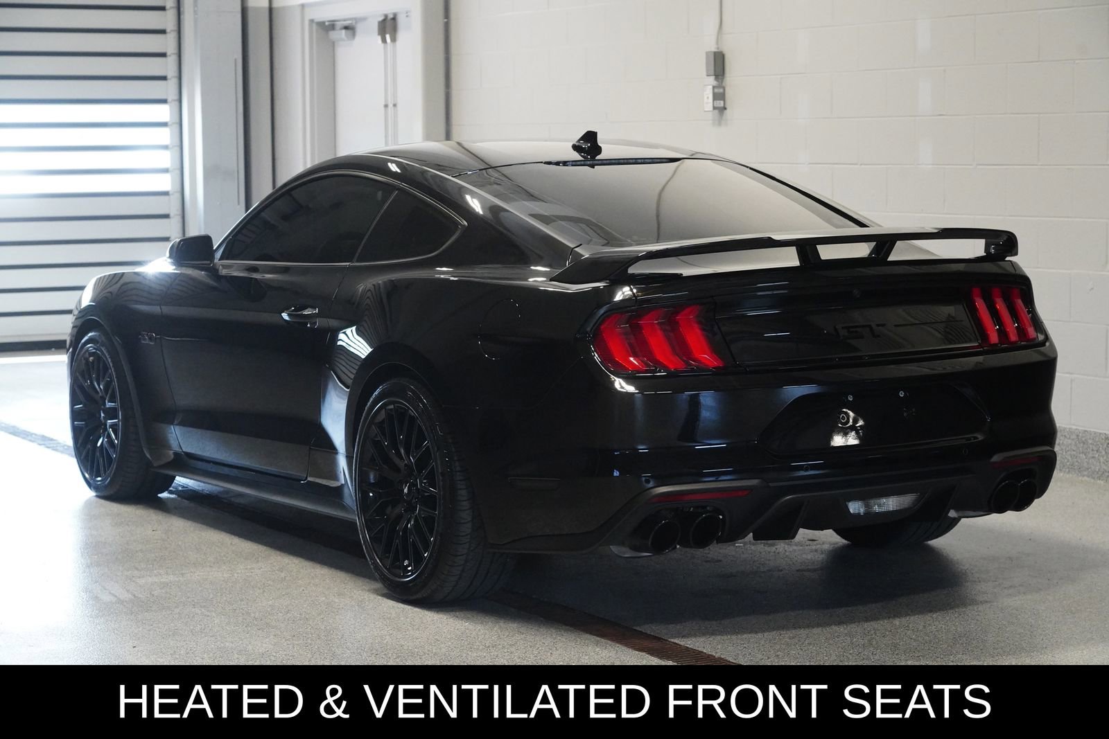 Used 2022 Ford Mustang GT Premium w/ GT Performance Package RWD image 4