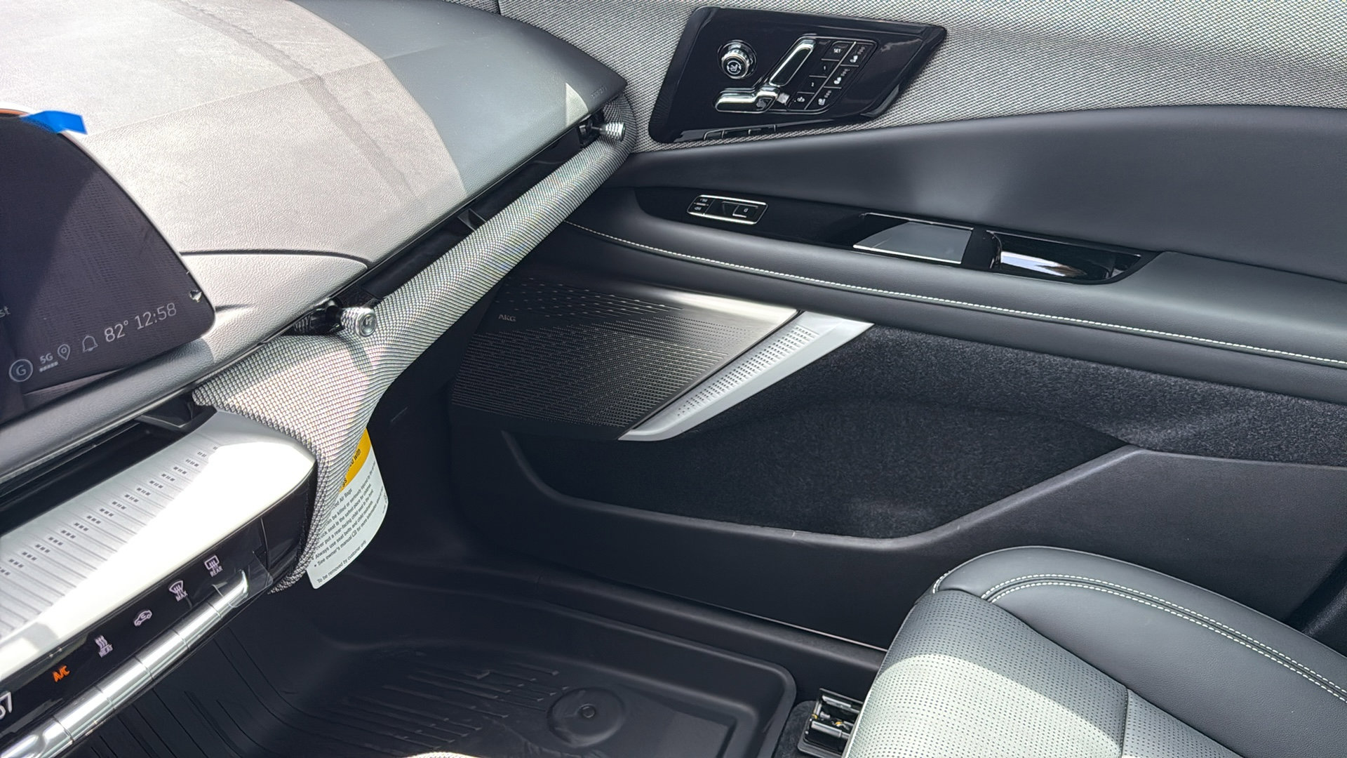 New 2026 Cadillac Optiq Sport 2 w/ LPO, Floor Liner Package AWD/4WD image 23