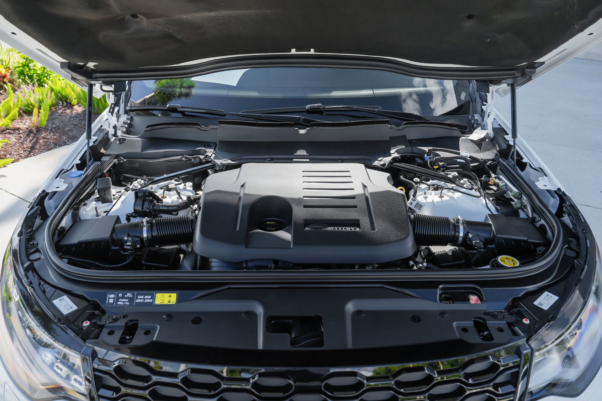 Used 2024 Land Rover Discovery Dynamic SE image 44