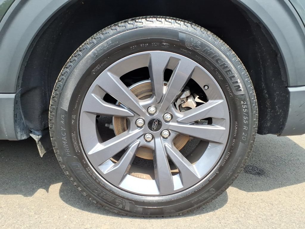 Used 2022 Ford Explorer XLT w/ Equipment Group 202A AWD/4WD image 17