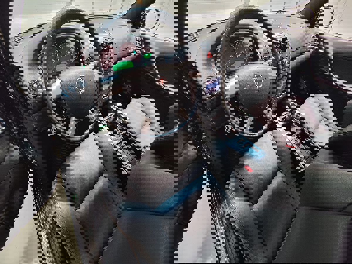 Used 2004 Pontiac GTO image 22