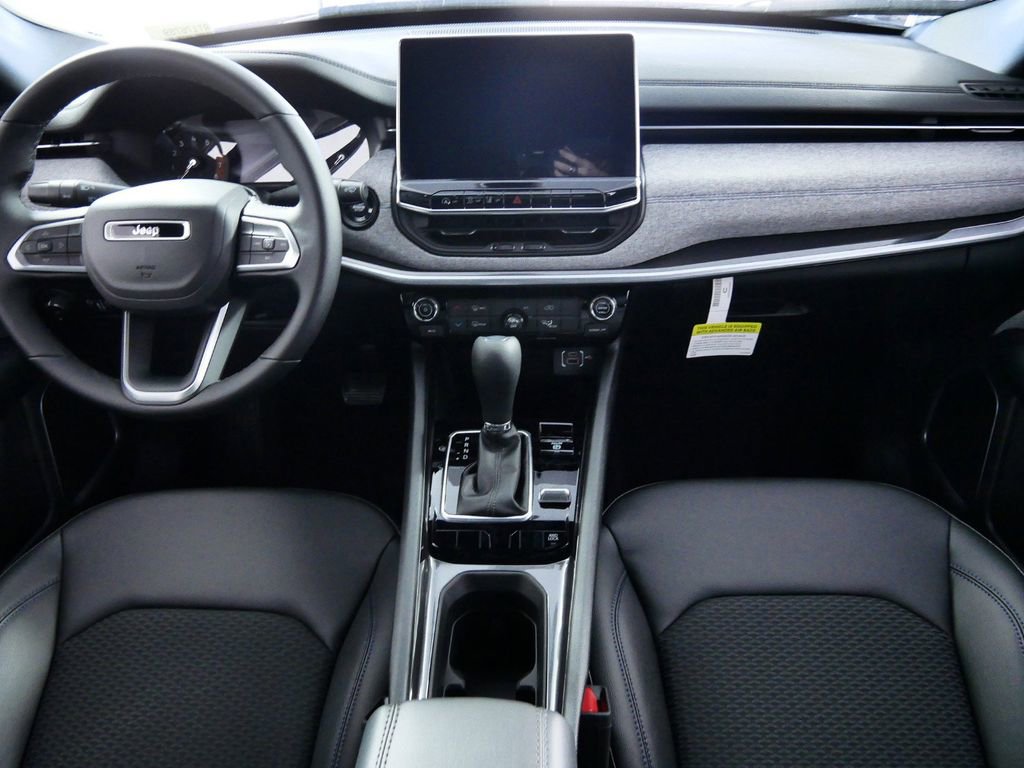 Used 2024 Jeep Compass Latitude image 6