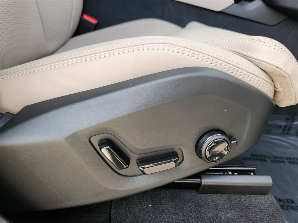 New 2026 Volvo XC90 B6 Ultra w/ Protection Package image 20