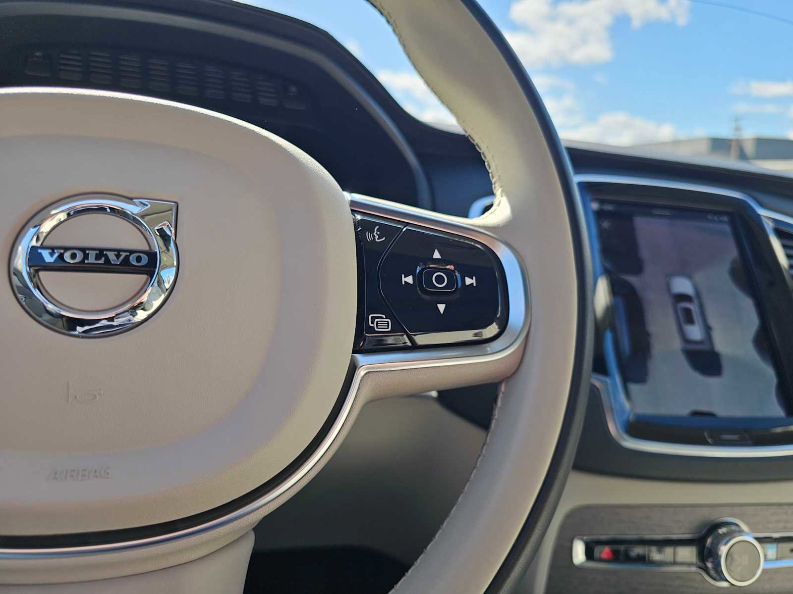 Certified 2023 Volvo XC90 B6 Ultimate w/ Protection Package Premier image 35