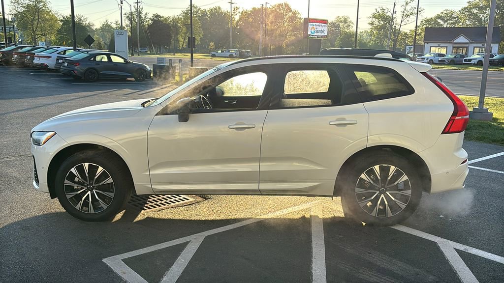 Certified 2025 Volvo XC60 B5 Plus AWD/4WD image 3