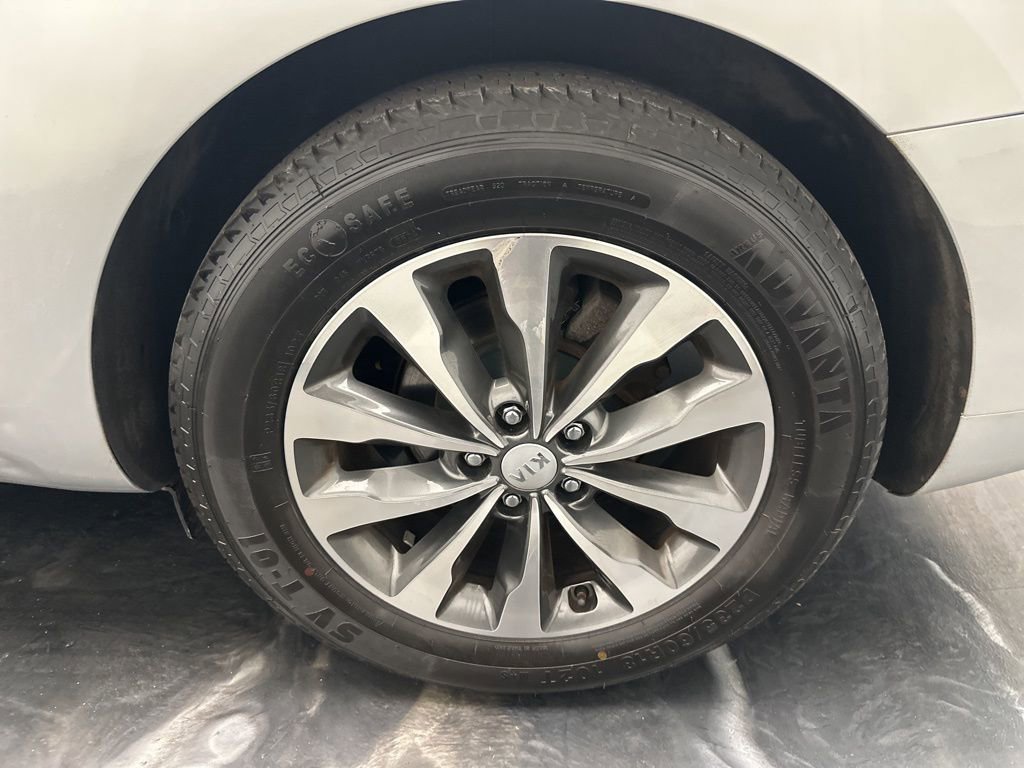 Used 2018 Kia Sedona SX image 32