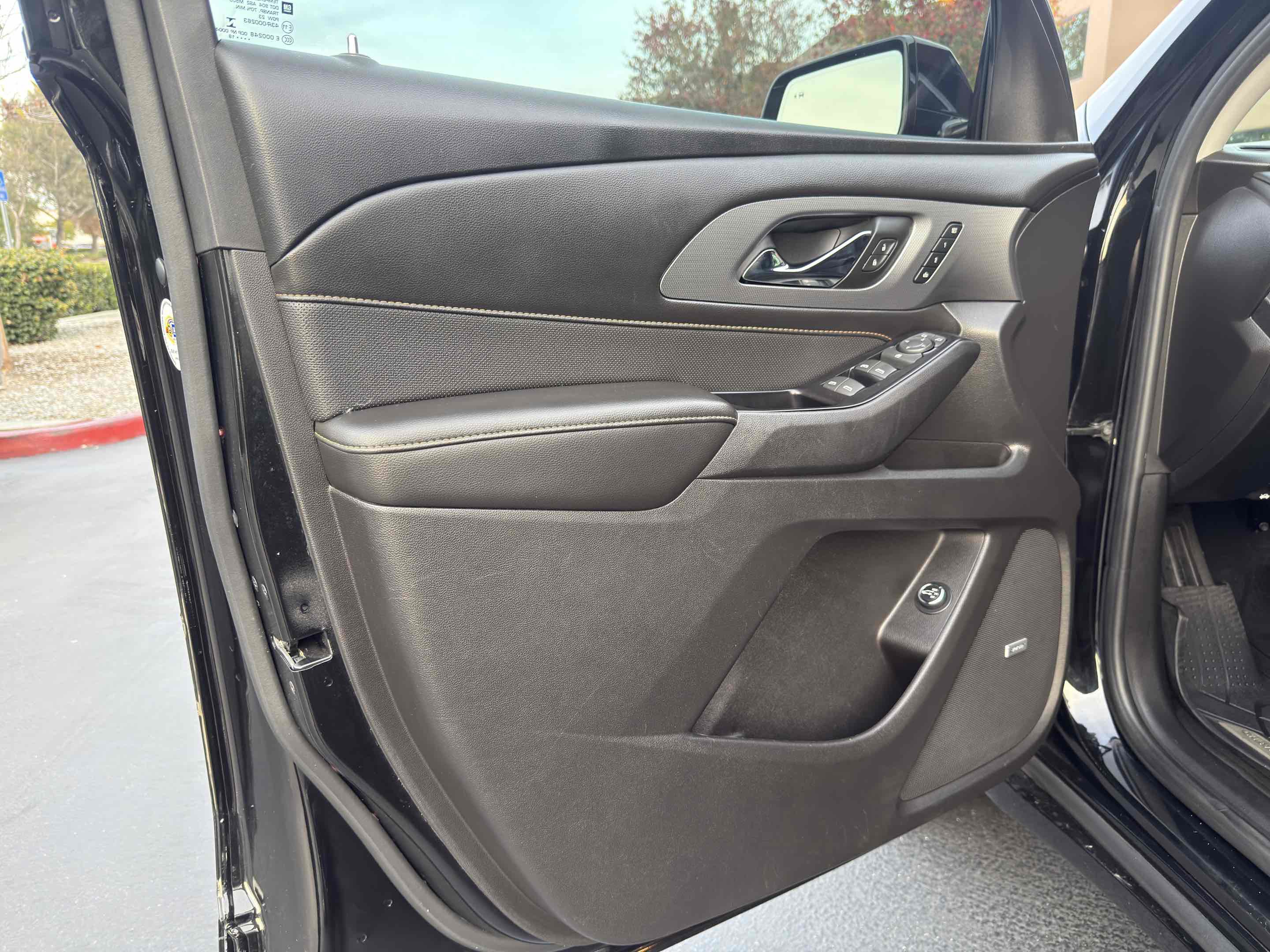 Used 2018 Chevrolet Traverse Premier w/ LPO, Black Accent Package image 23