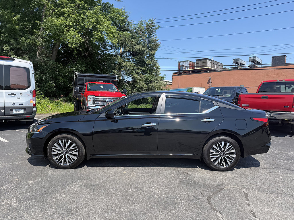 Used 2023 Nissan Altima 2.5 SV AWD/4WD image 3