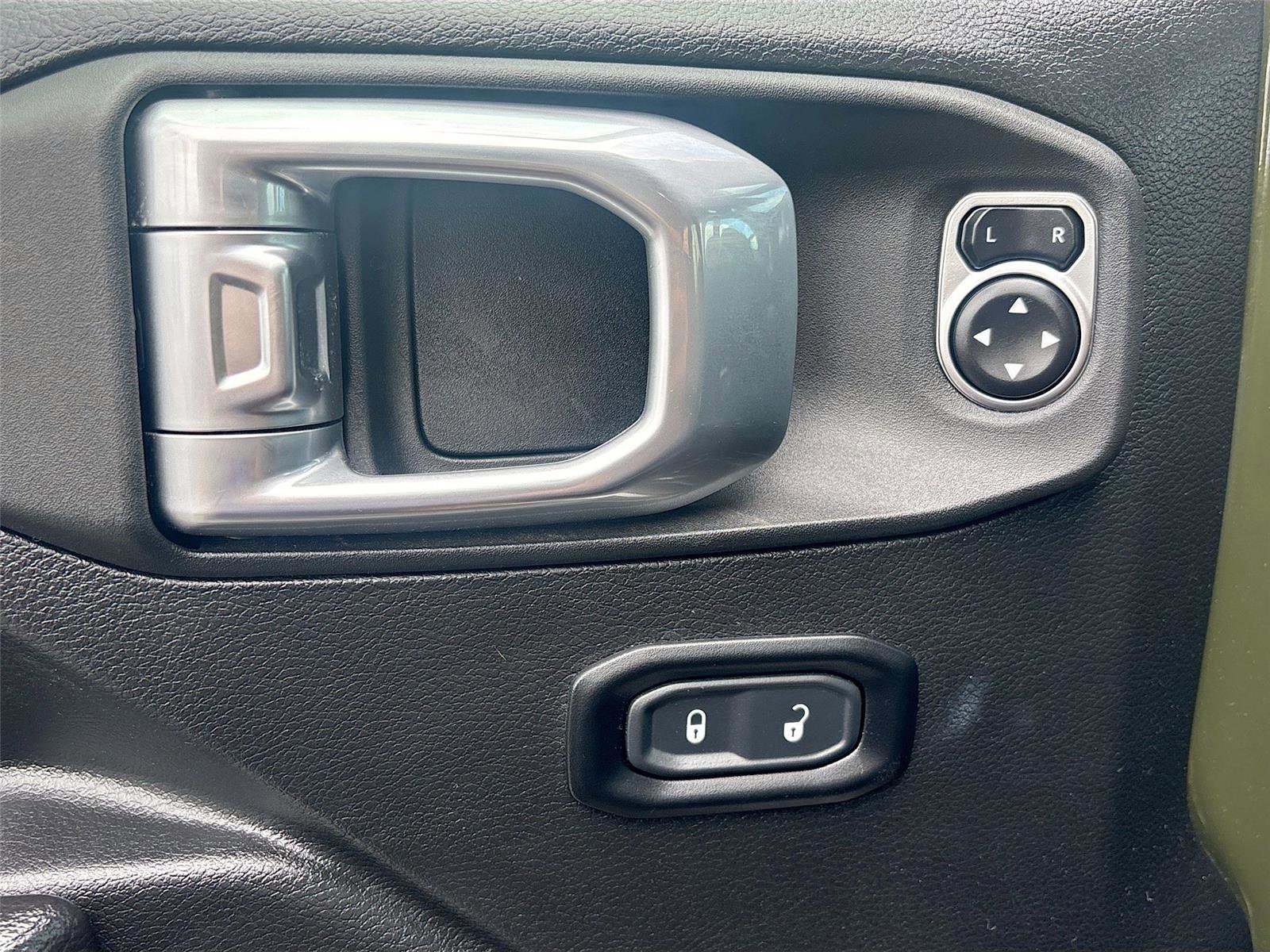 Used 2022 Jeep Wrangler Unlimited Rubicon w/ Steel Bumper Group image 35