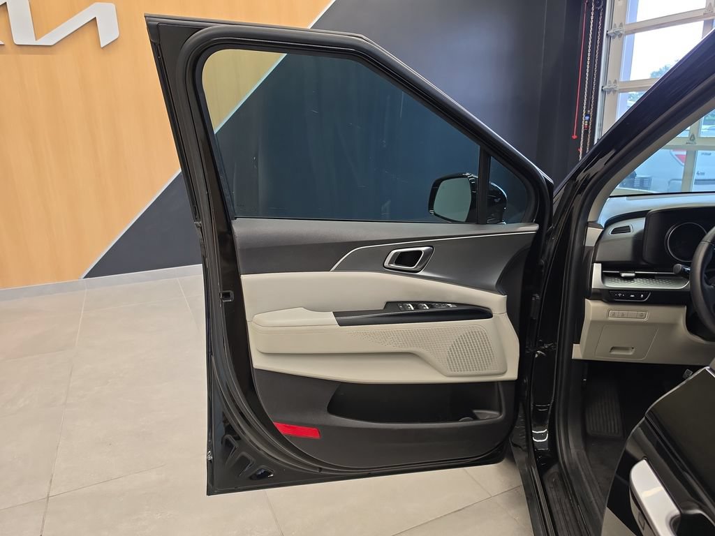Certified 2022 Kia Carnival LX FWD image 15