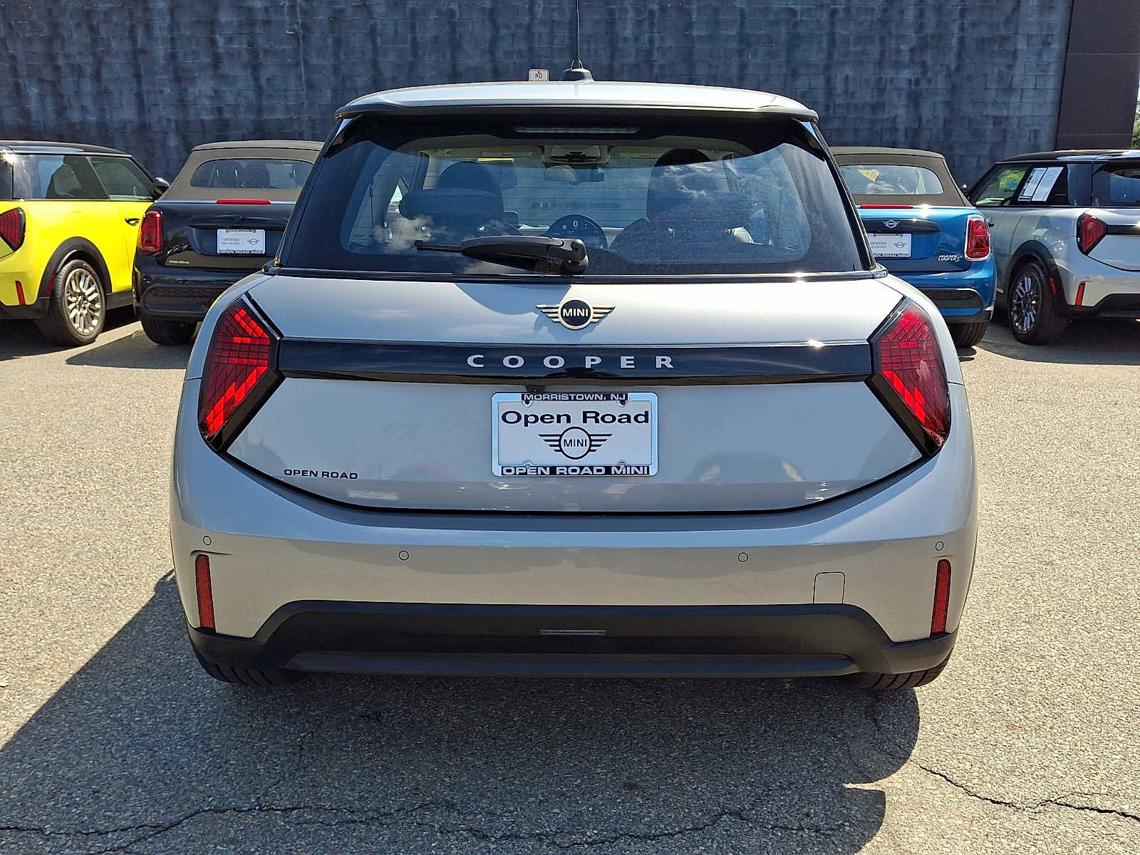 Used 2025 MINI Cooper 2-Door Hardtop FWD image 5