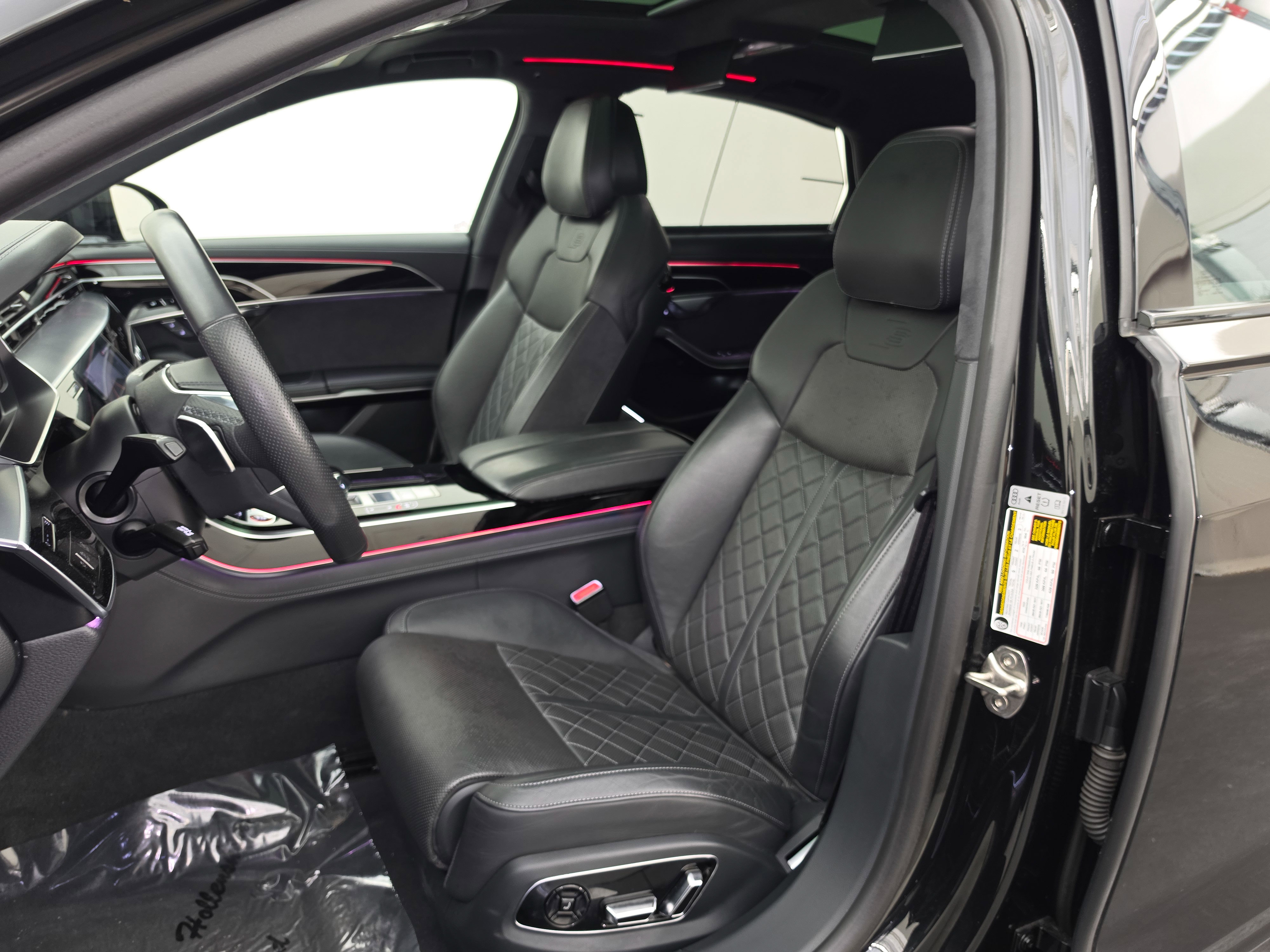 Used 2022 Audi S8 w/ S8 Comfort Plus Package AWD/4WD image 15