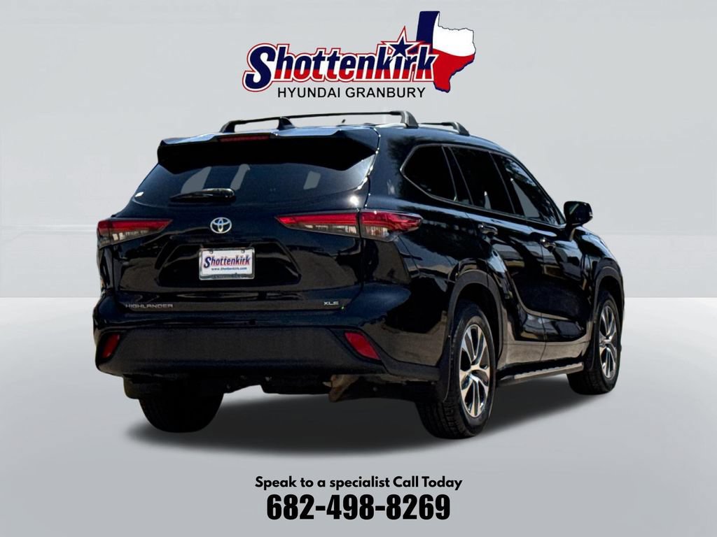 Used 2022 Toyota Highlander XLE FWD image 6
