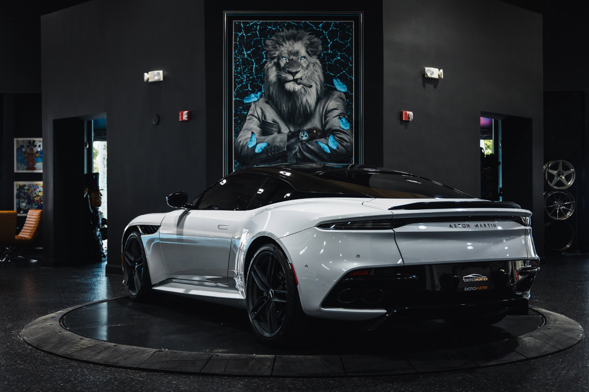 Used 2019 Aston Martin DBS Superleggera image 4