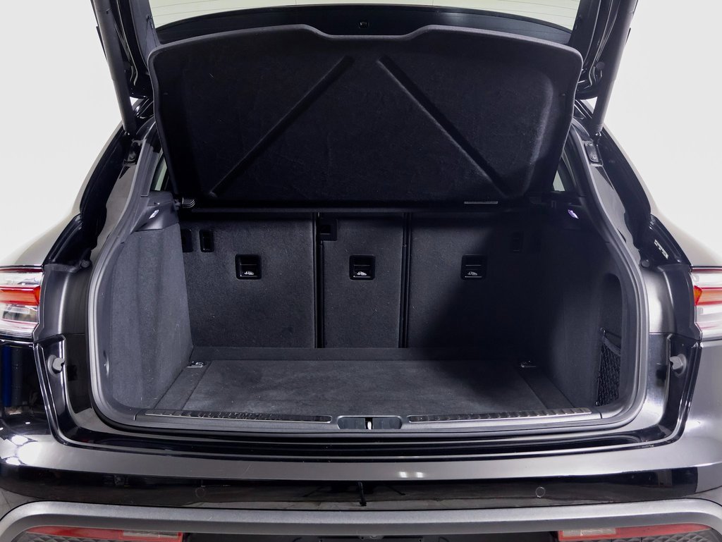 Used 2025 Porsche Macan image 14