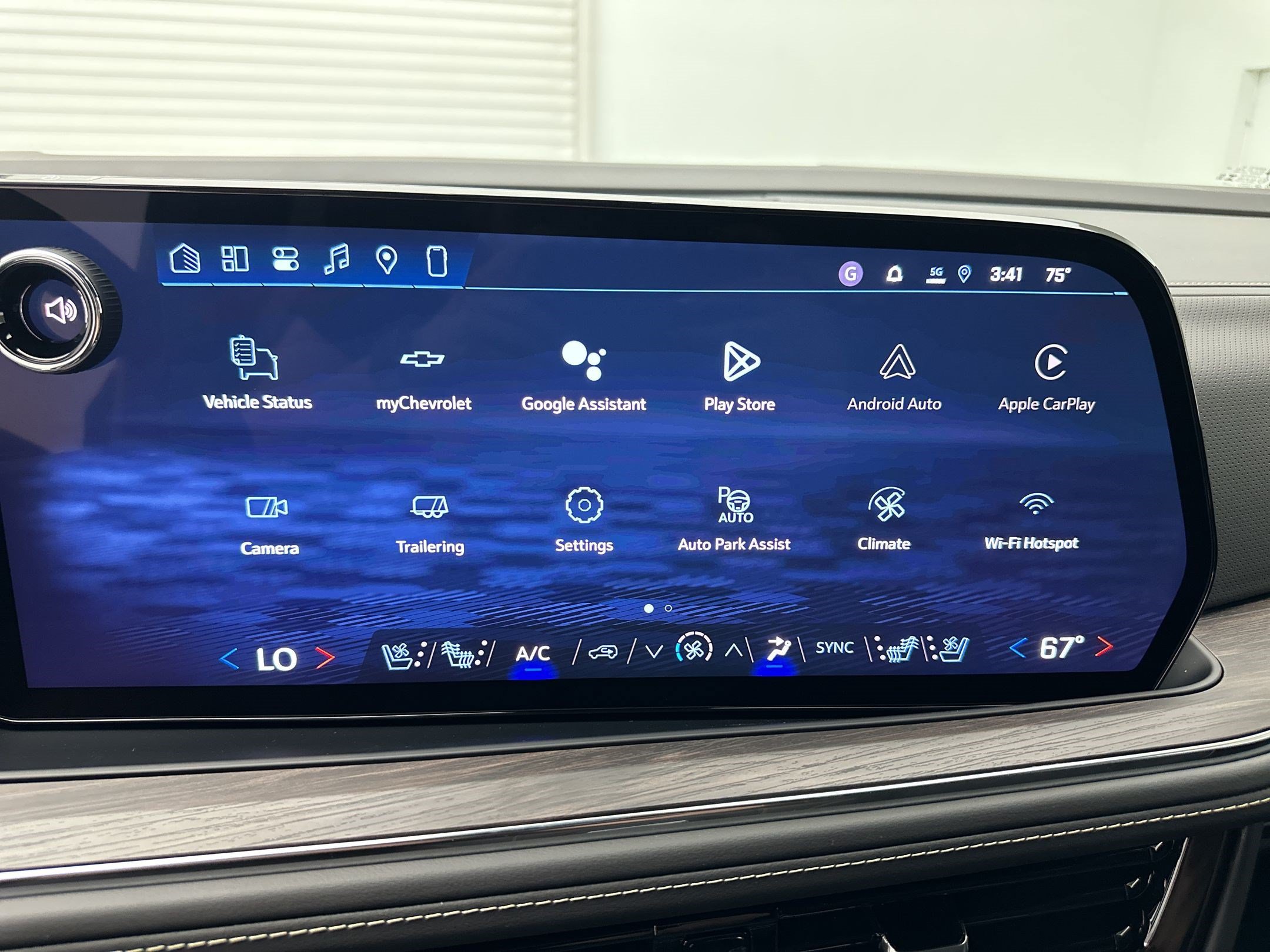 New 2026 Chevrolet Suburban Premier w/ Sun And Tow Package AWD/4WD image 23