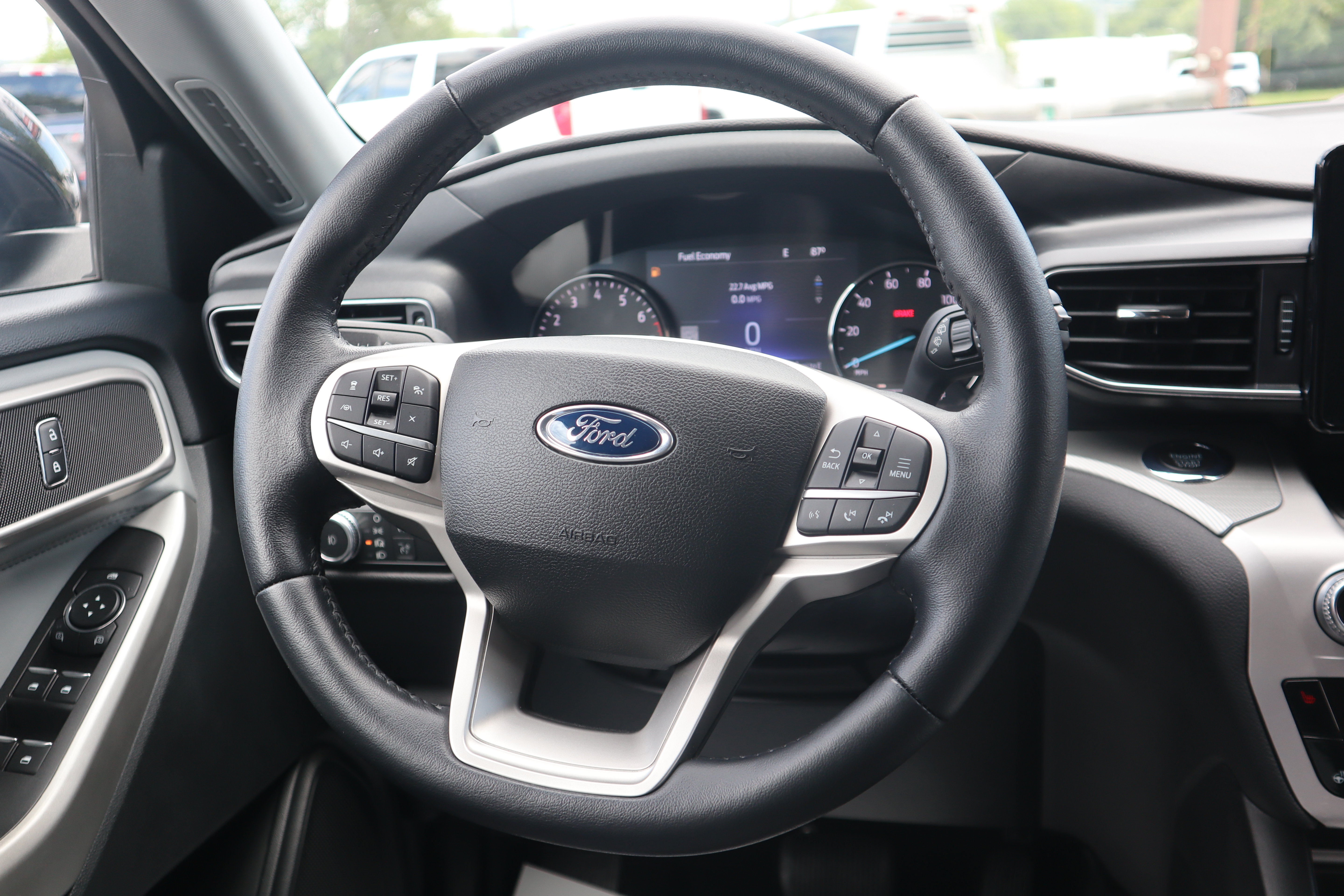 Used 2022 Ford Explorer XLT w/ Equipment Group 202A AWD/4WD image 14