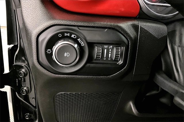 Used 2022 Jeep Wrangler Unlimited Rubicon w/ Xtreme Recon 35" Tire Package image 31