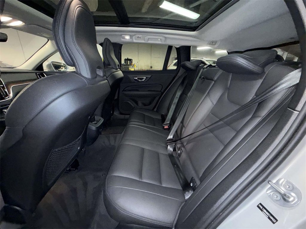 Used 2025 Volvo V60 B5 Cross Country Plus image 19