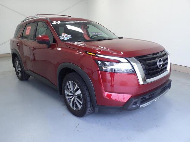 Certified 2024 Nissan Pathfinder SL image 1