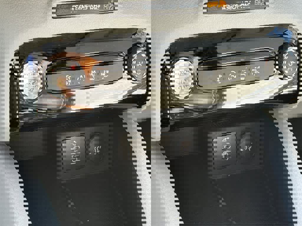 New 2025 Ford Escape Active w/ Active Premium Tech Pack image 28