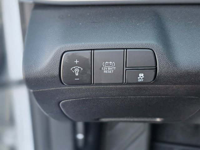 New 2025 Hyundai Elantra Limited image 31