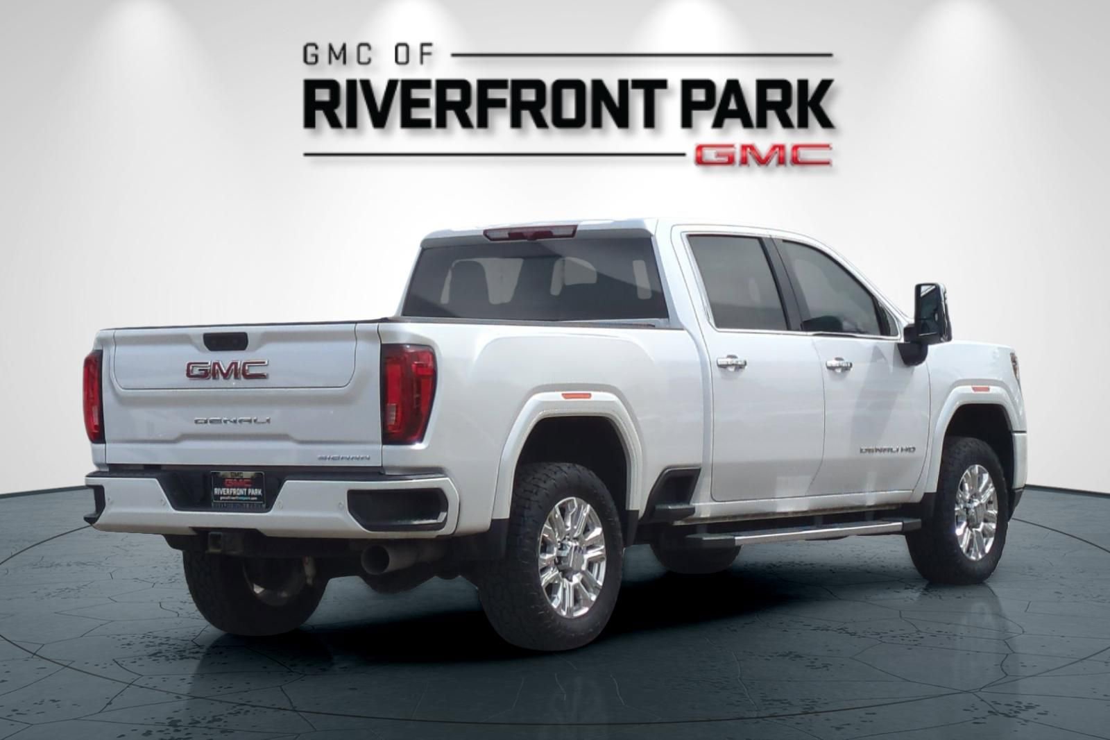 Used 2022 GMC Sierra 3500 Denali AWD/4WD image 3