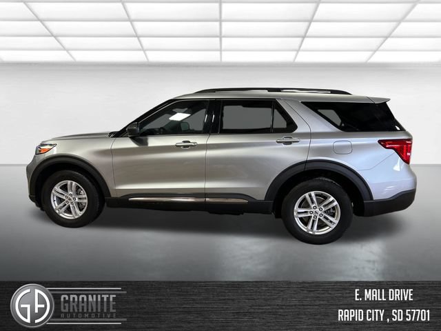 Used 2024 Ford Explorer XLT AWD/4WD image 2