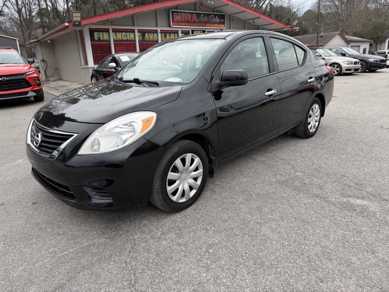 Used 2014 Nissan Versa SV FWD image 3
