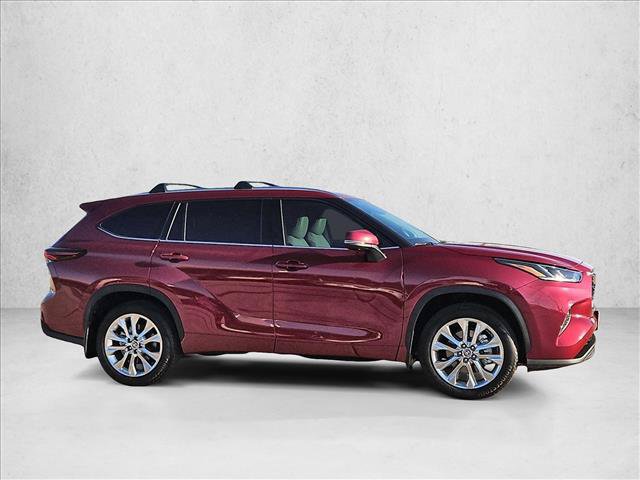 Used 2025 Toyota Highlander Limited FWD image 4