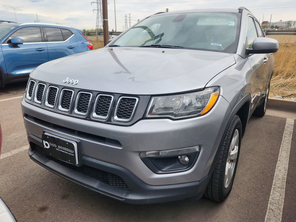 Used 2019 Jeep Compass Latitude w/ Cold Weather Group AWD/4WD image 3