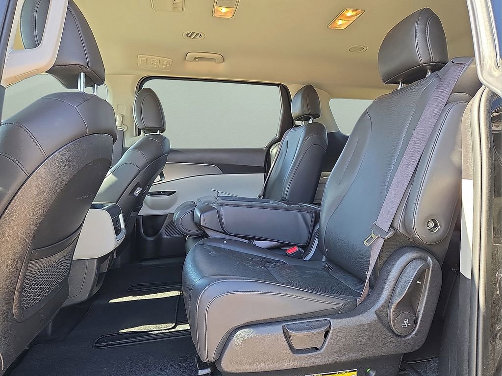 Used 2024 Kia Carnival LX image 15